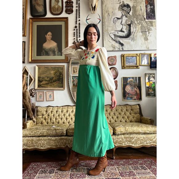 70s Embroidered Beige and Green Maxi Dress Size Small by Raymodes NY - Picture 2 of 11